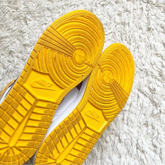 Nike | Air Jordan 1 Retro High - University Gold + Light Bordeaux - Picture 5 of 9